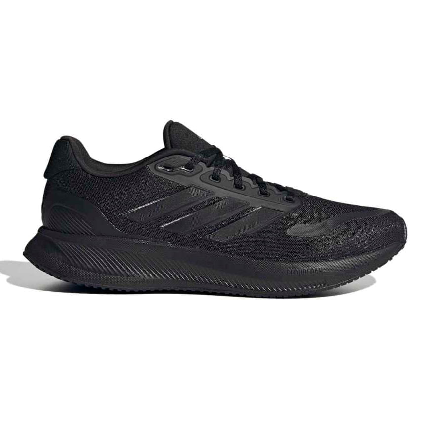 Tênis Adidas Runfalcon 5 preto visto lateral direita sobre fundo branco, mostrando cabedal em mesh/têxtil e sola texturizada para corrida.